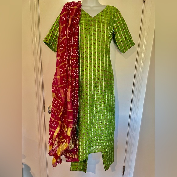 Indian dress - Picture 4 of 10